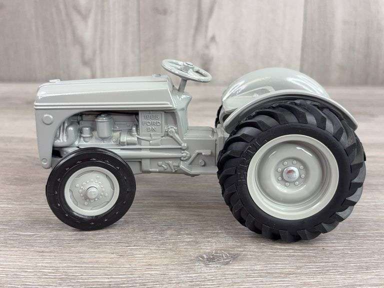 Ford 9N WF, 1/16, 1985, Ertl, Original Shipping Box