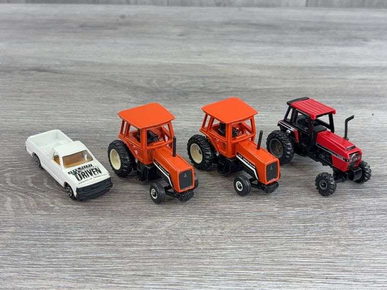 Deutz-Allis WF 8070’s, Case International 3294 MFD, 1/64