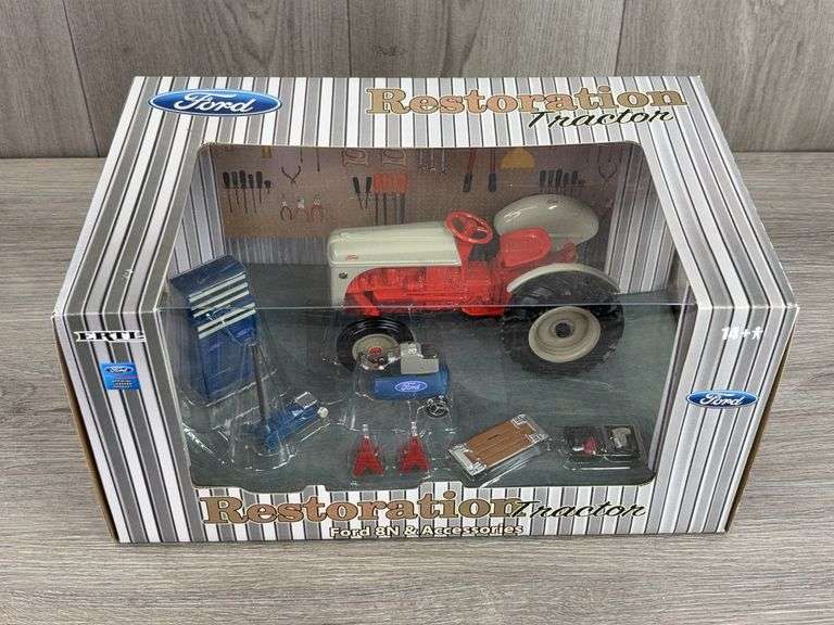 Ford 8N Restoration Tractor & Accessories, 1/16, Ertl