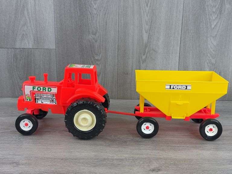 Ford Farm America WF & Gravity Wagon, 19”, Processed Plastic Co.