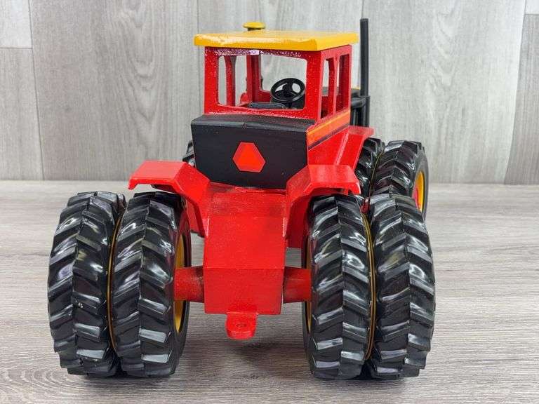 Versatile 4WD Duals W/Decals, 1/16, Scale Models