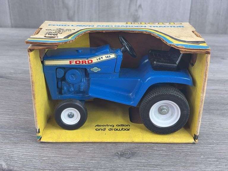 Ford LGT 145 Lawn & Garden Tractor, 1/12, Ertl, Stock #808