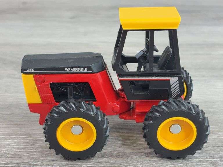 Versatile 256 4WD, 1/32, Scale Models