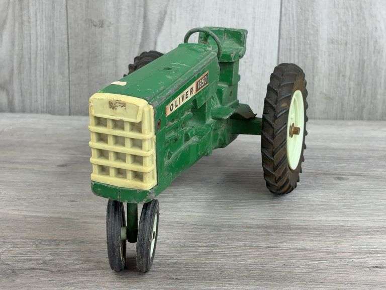 Oliver 1850 NF, 1/16, Ertl, Missing Muffler