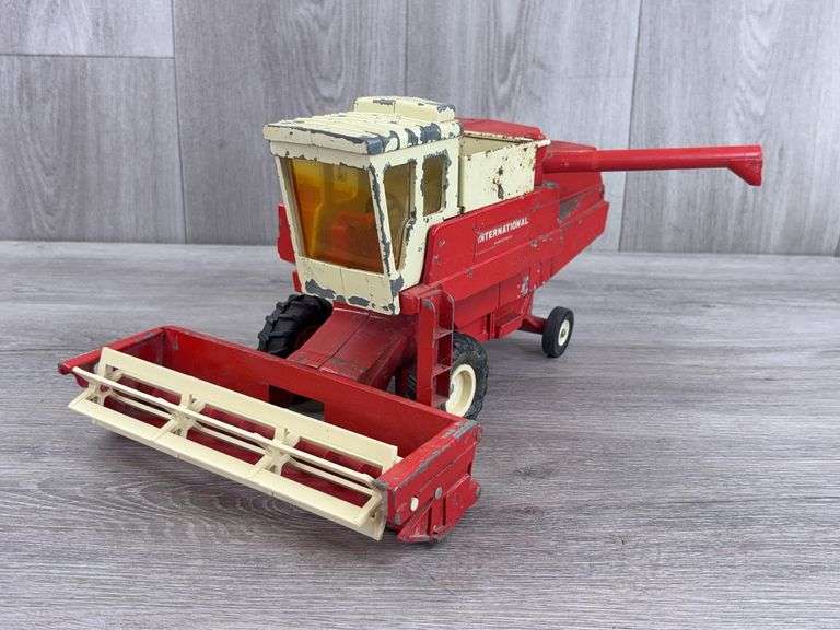 International 915 Hydrostatic Combine, 1/20, Ertl