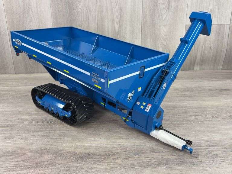 Kinze 1050 Sof-Trak Harvest Commander Grain Wagon, 1/16