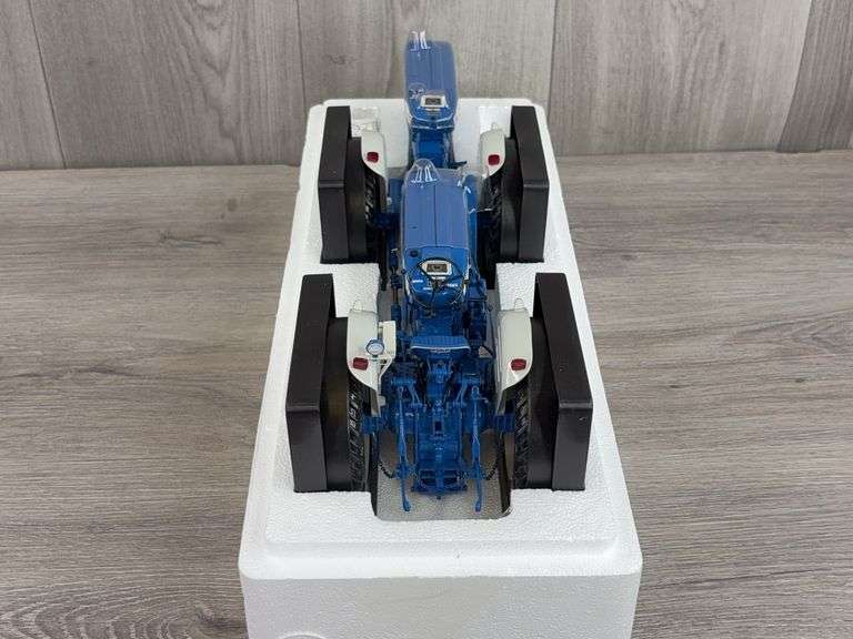 Ford DOE-130 4WD, 1/16, Universal Hobbies