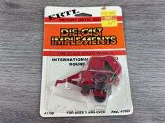 2 International 2400 Round Balers, 1/64, Ertl