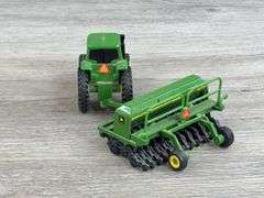 John Deere MFWD & 1560 Grain Drill, 1/64, Ertl