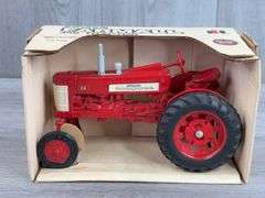 IH McCormick Farmall 350 WF, 1/16, Ertl