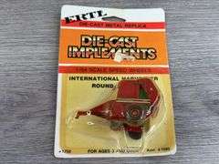 2 International 2400 Round Balers, 1/64, Ertl