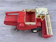 International 915 Hydrostatic Combine, 1/20, Ertl