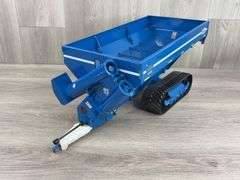 Kinze 1050 Sof-Trak Harvest Commander Grain Wagon, 1/16