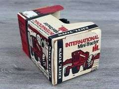 International 666 WF Mini-Tractor, 1/32, Ertl Toys