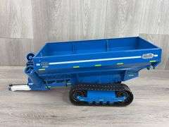 Kinze 1050 Sof-Trak Harvest Commander Grain Wagon, 1/16