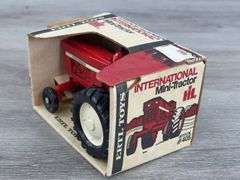 International 666 WF Mini-Tractor, 1/32, Ertl Toys