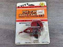 2 International 2400 Round Balers, 1/64, Die-Cast Implements