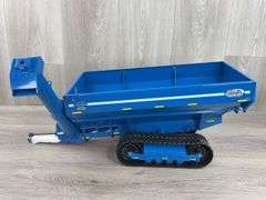 Kinze 1050 Sof-Trak Harvest Commander Grain Wagon, 1/16