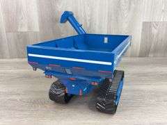 Kinze 1050 Sof-Trak Harvest Commander Grain Wagon, 1/16