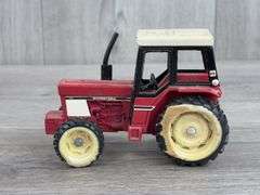 2 International Tractors, 1/32, Ertl, Missing & Damaged Parts