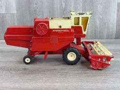 International 915 Hydrostatic Combine, 1/20, Ertl