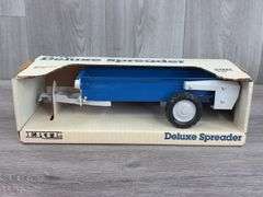 Ford Deluxe Spreader, 1/16, Ertl, Stock #822