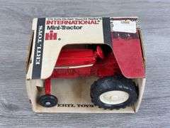 International 666 WF Mini-Tractor, 1/32, Ertl Toys