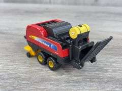 New Holland T8.275 & BB9060 Square Baler, 1/64