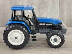 New Holland 8260 MFD, 1/16, 1997 NFTS, Toy Farmer