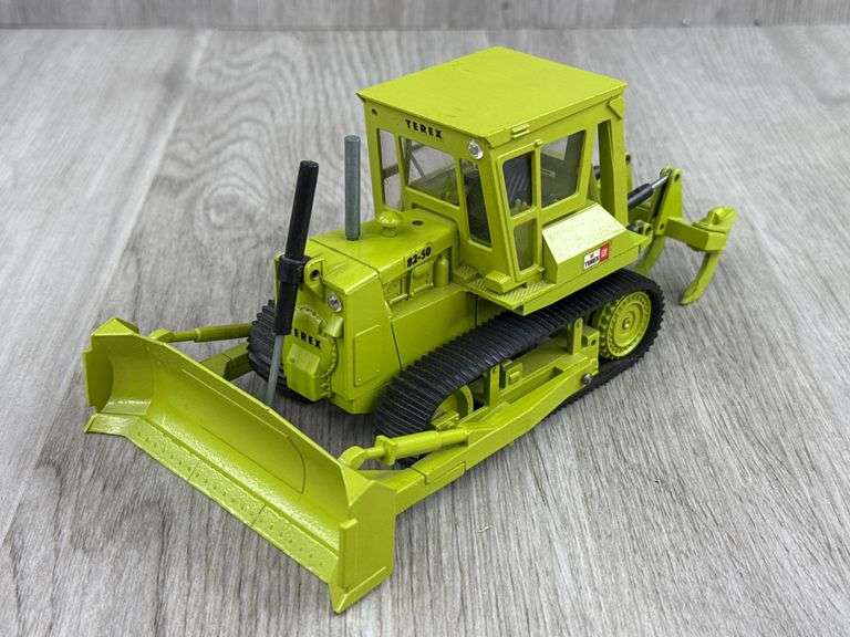 Terex 82-50 Dozer W/Ripper, 1/40, NZG Modelle