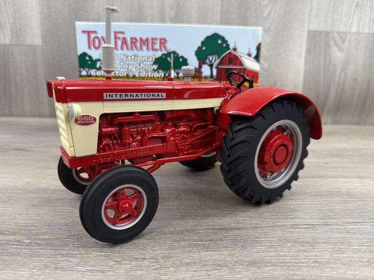 International 660 WF Diesel, 1/16, 1999 NFTS, Toy Farmer