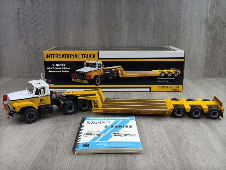 International S-Series W/Tri-Axle Folding Gooseneck Trailer, 1/25