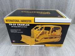 International TD-25 Crawler W/Sweep ROPS & Winch, 1/25