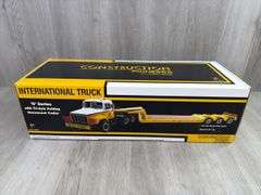 International S-Series W/Tri-Axle Folding Gooseneck Trailer, 1/25