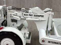 International Dual Engine Pay Scraper, 1/25, First Gear