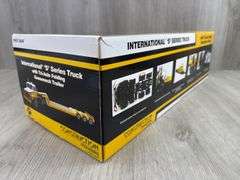 International S-Series W/Tri-Axle Folding Gooseneck Trailer, 1/25