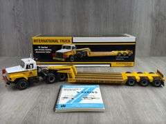 International S-Series W/Tri-Axle Folding Gooseneck Trailer, 1/25