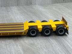 International S-Series W/Tri-Axle Folding Gooseneck Trailer, 1/25