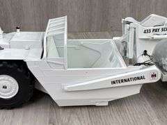 International Dual Engine Pay Scraper, 1/25, First Gear