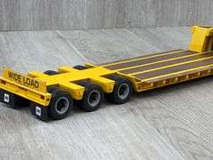 International S-Series W/Tri-Axle Folding Gooseneck Trailer, 1/25