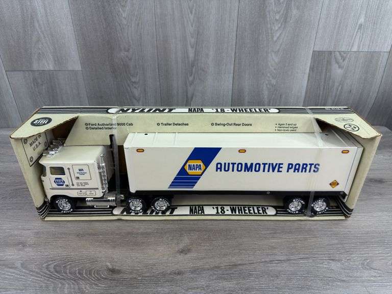 Ford 9000 NAPA Automotive Parts 18-Wheeler, 21” Long