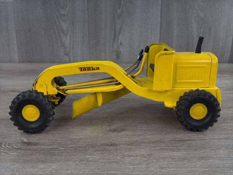 Tonka Road Grader, 11” Long