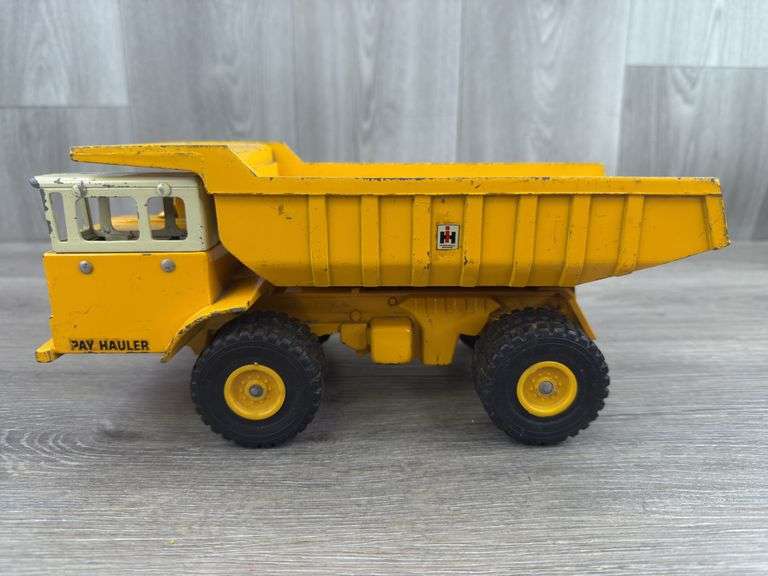 International 350 Pay Hauler, 1/24, Bar Grille, White Cab, Ertl