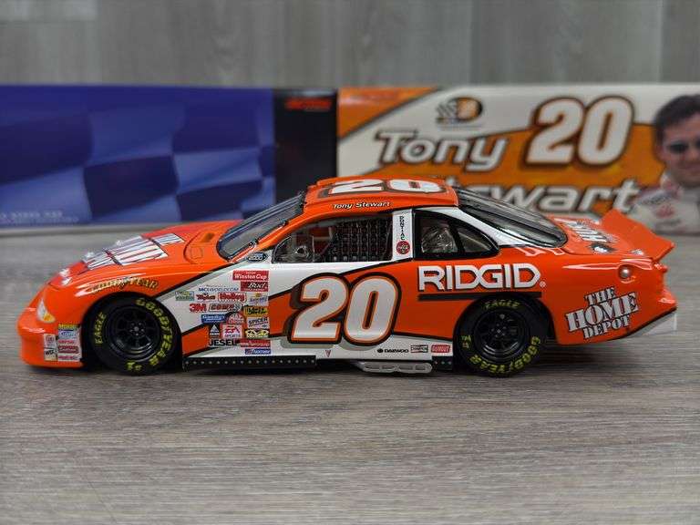 Tony Stewart #20 Home Depot 2000 Pontiac Grand Prix Stock Car, 1/24, Limited Edition, Action