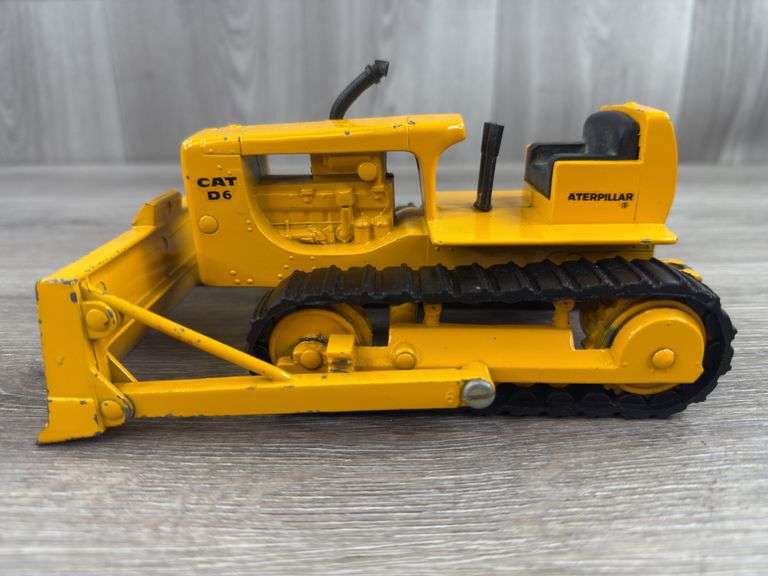 Caterpillar D6 Crawler W/Blade, 1/16, Ertl