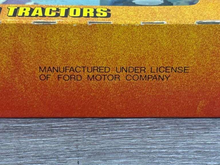 Ford CL-9000 Flatbed W/2-TW-20 WF Tractors, 1/64, Ertl