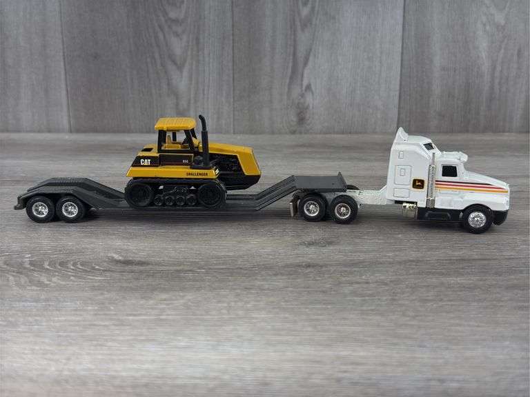John Deere Tractor Trailer W/Cat Challenger 85C, 1/64, Ertl