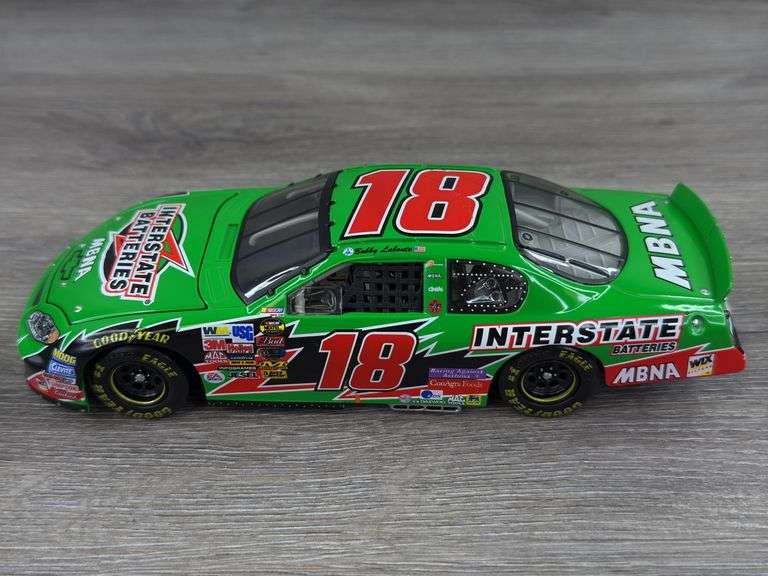 Bobby Labonte #18 Interstate Batteries 2004 Monte Carlo Club Car, 1/24, Limited Edition, #72/504, Action