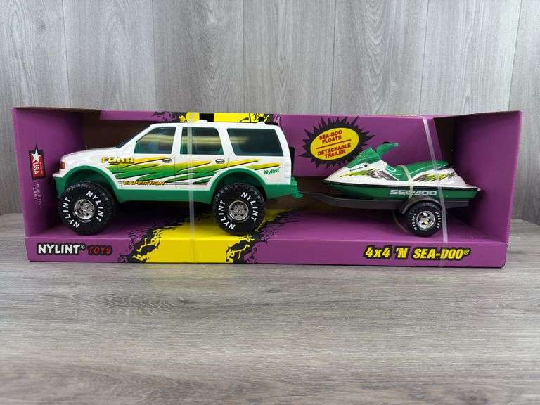 Ford Expedition 4x4 ‘N Sea-Doo, 27 1/2” Long, Nylint Toys