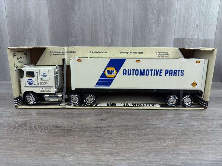 Ford 9000 NAPA Automotive Parts 18-Wheeler, 21” Long